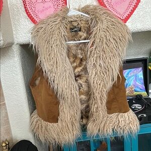 Tan Sleeveless Vest with Fur Trim